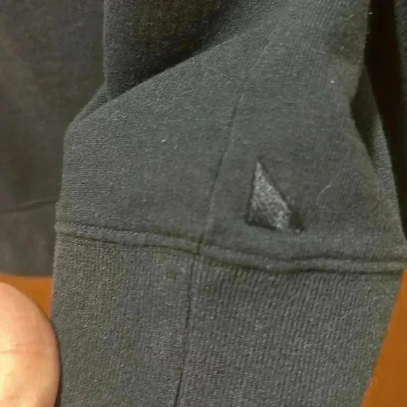 Untuckit Pullover Size Large - Picture 6 of 8